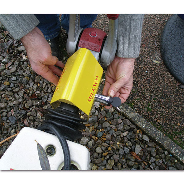 Leichte Diebstahlsicherung für AKS 3004 Gelenk