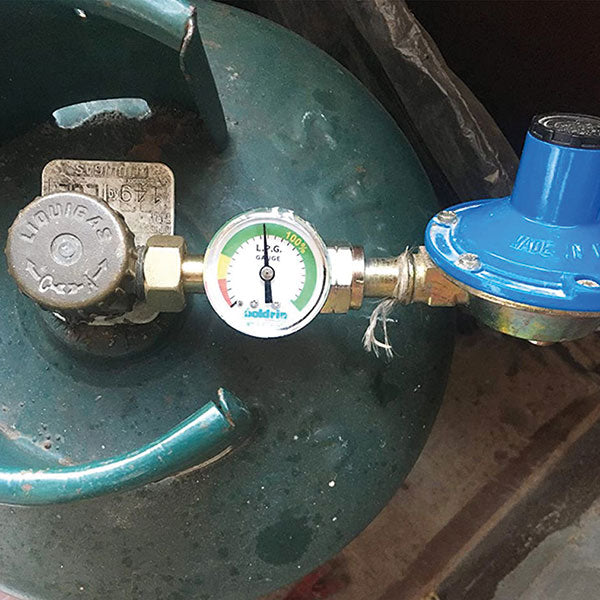 Raccordo con manometro/livello bombola